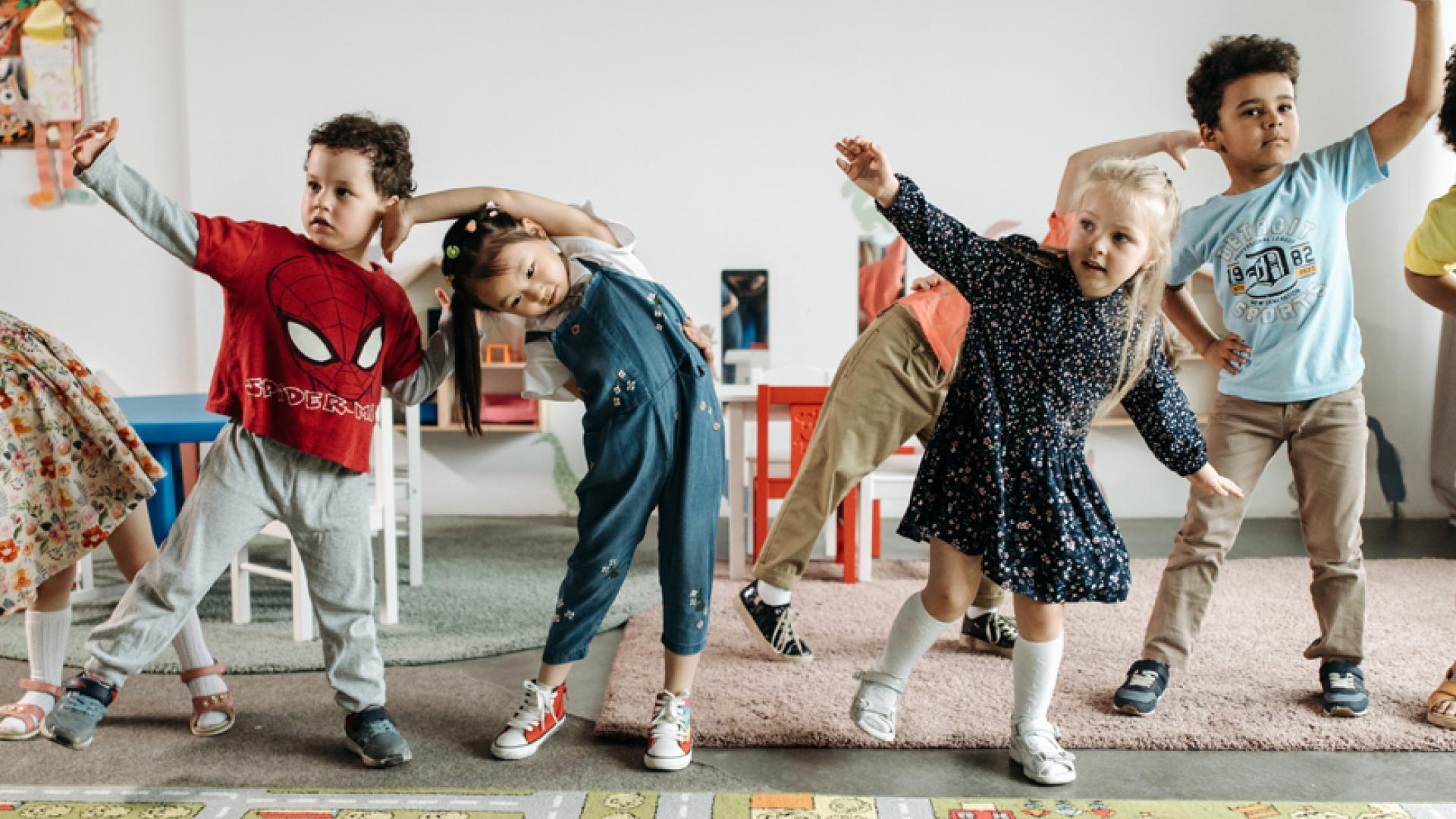 Children in movie and groove program